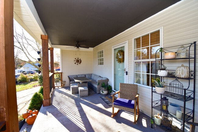 Photo - 1204 Edenbridge Way