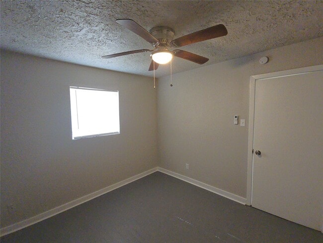 Photo - 3335 Tuam St Unit 3
