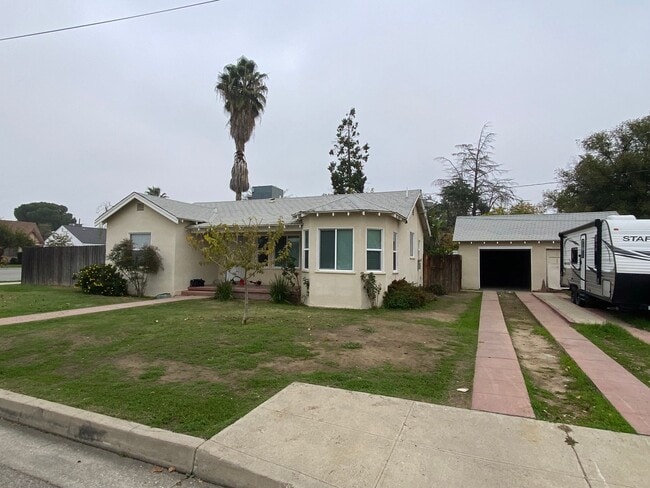Photo - Follow the yellow brick to this Remodeled 2 BD 1 BA House in NE Bakersfield