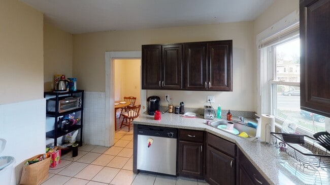 Building Photo - 71 Chestnut Hill Ave Unit 73