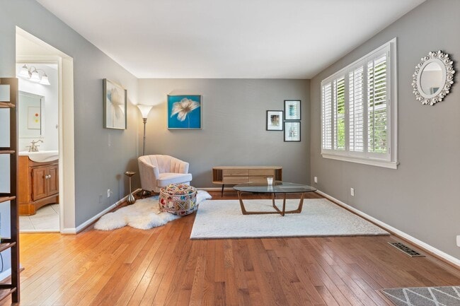 Photo - 1723 Price St