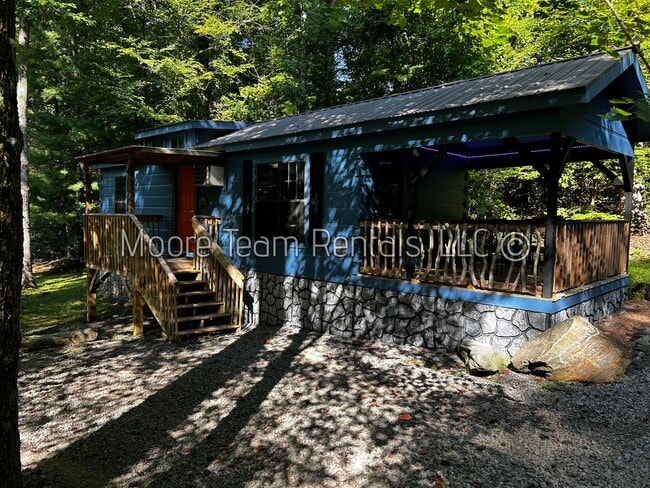1/1 Cabin w/ Loft in Small Community - 1/1 Cabin w/ Loft in Small Community