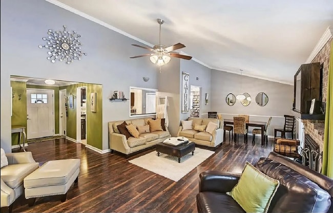 Photo - 621 Regency Dr