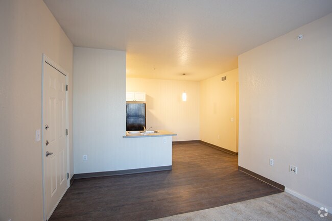 2BR, 2BA - 1221 SF
