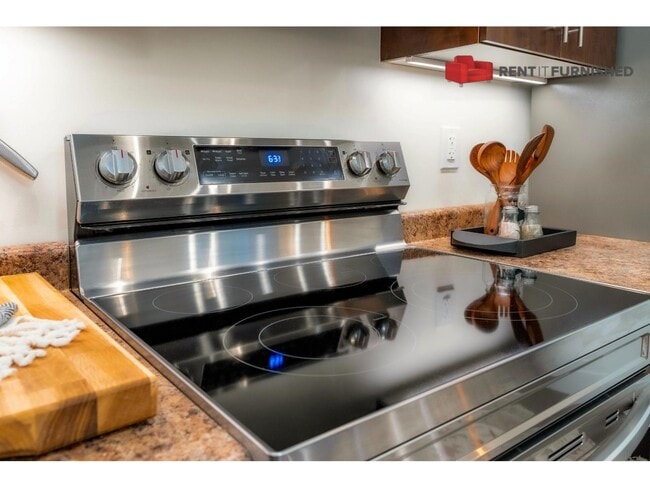 Photo - 6796-191A 191a St Unit C