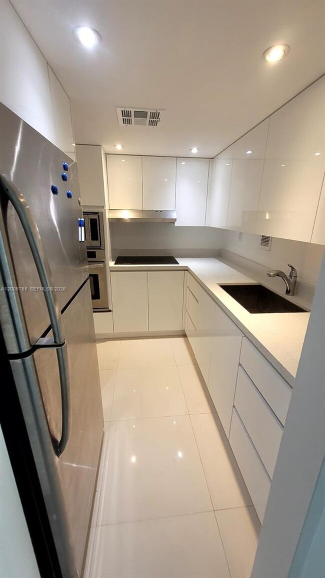 Photo - 1200 West Ave Unit PH18