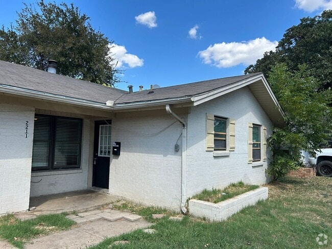 Building Photo - 2211 Granada Dr Rental