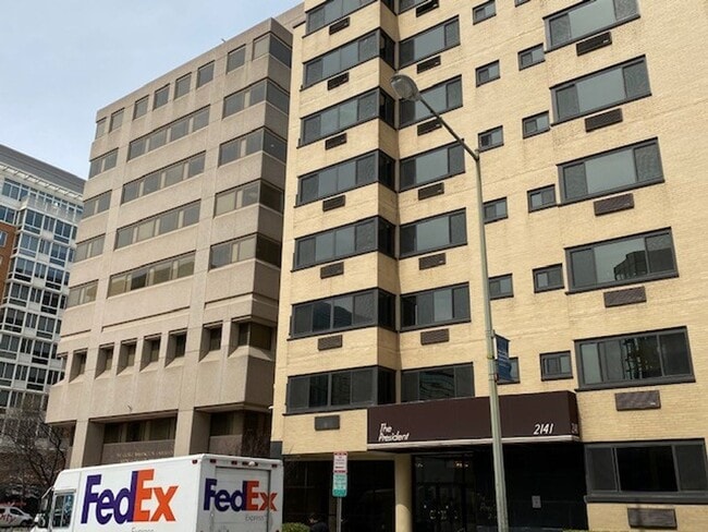Building Photo - FREE RENT! Unique Studio in Foggy Bottom with Solarium Near GW University and Hospital. An Excep... Unit 204