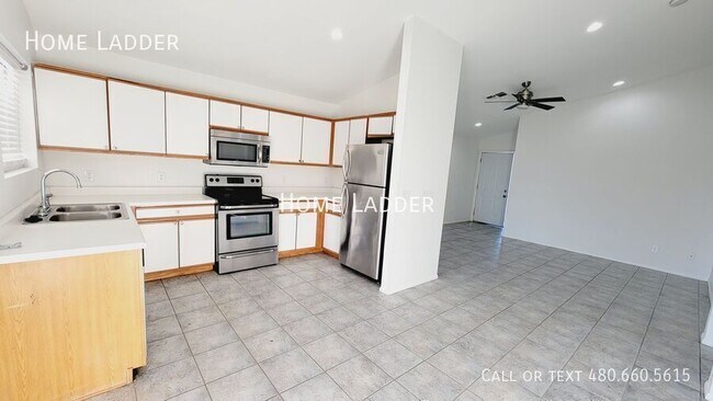 Photo - 8339 W Elm St