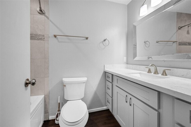 Building Photo - 233 Litchfield Ln