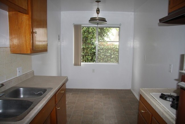 Photo - 908 E Chevy Chase Dr Unidad K