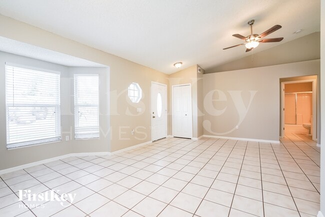 Photo - 873 Jarnac Dr