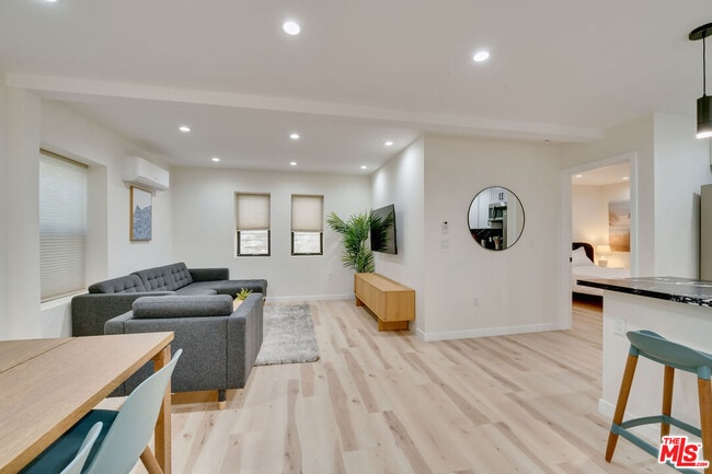Building Photo - 918 N San Vicente Blvd Unit C