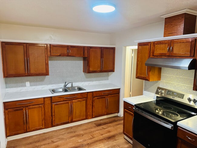 Photo - 1217 Holiday Pl