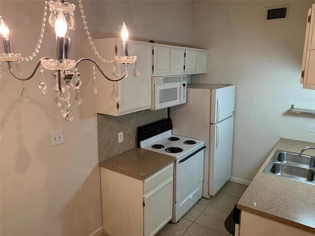 Photo - 2710 S 1st St Unidad 206