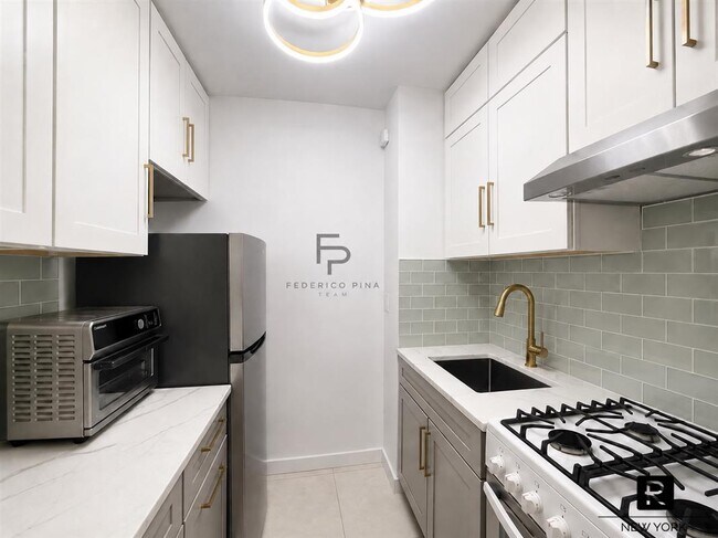 Photo - 159 W 53rd St Unit 27C
