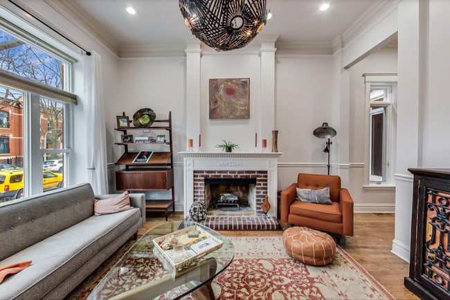 Livingroom (with cosy fireplace!) - 719 S Claremont Ave House
