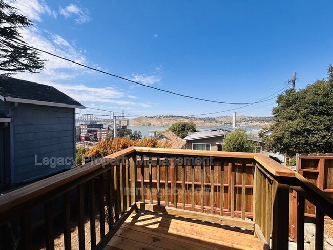 Photo - 653 Alhambra St