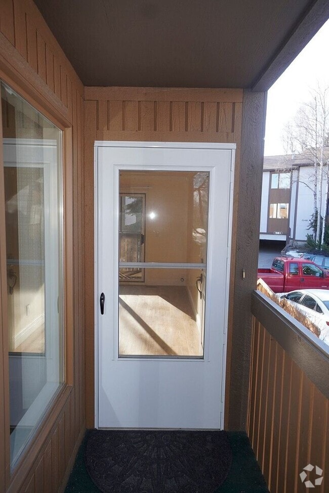 Building Photo - 2 Bed 2 Bath South Anchorage Condo! Unit 1F