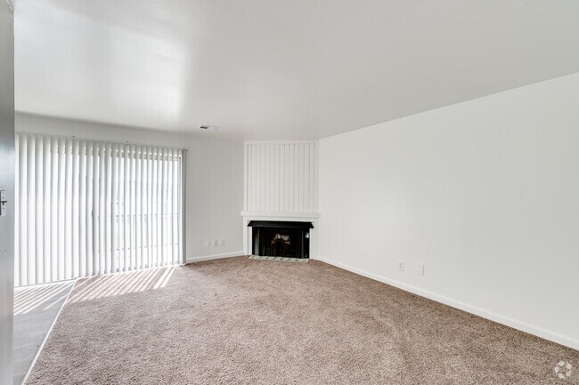 2BR, 1BA - 950SF