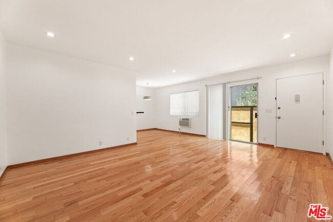 Photo - 1608 S Bentley Ave Unit 2