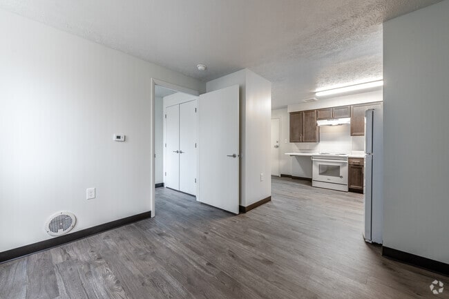 1BR, 1BA - 493SF