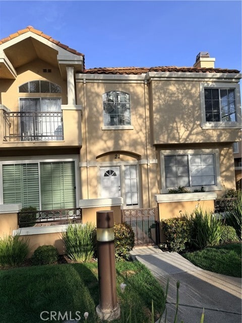 Building Photo - 21 Front Row Ln