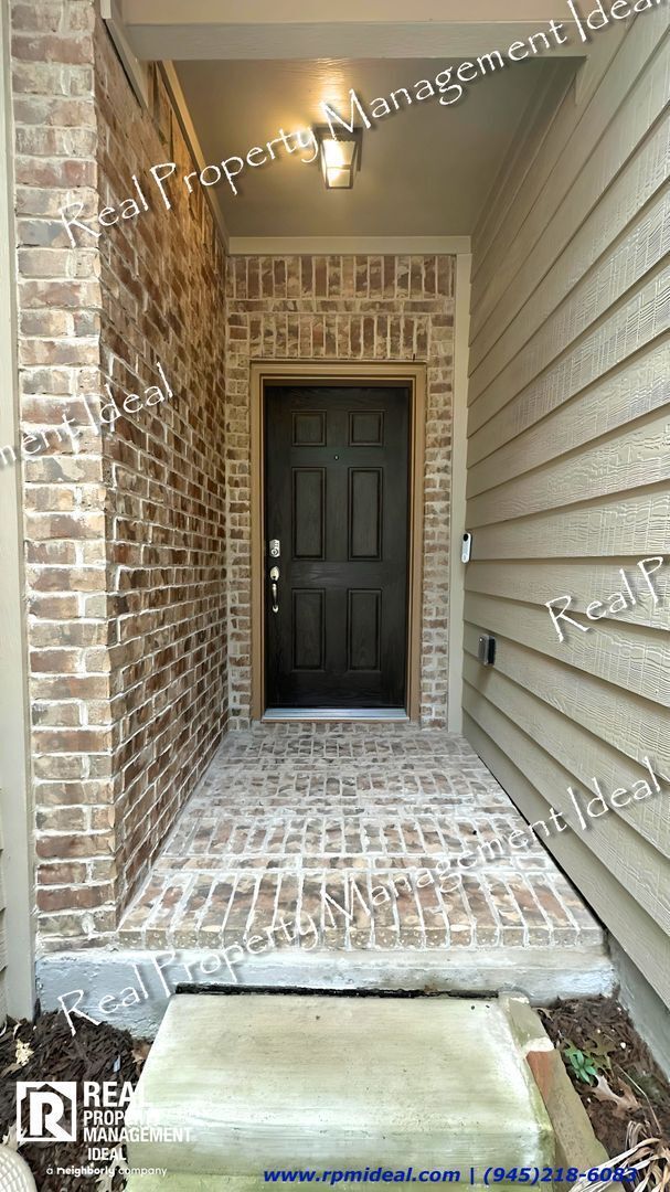 Photo - 304 Basil St