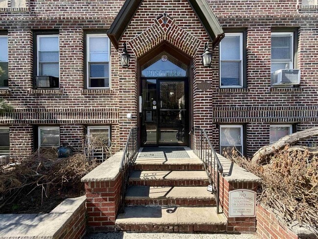 Building Photo - 8717 1st Ave Unit C2