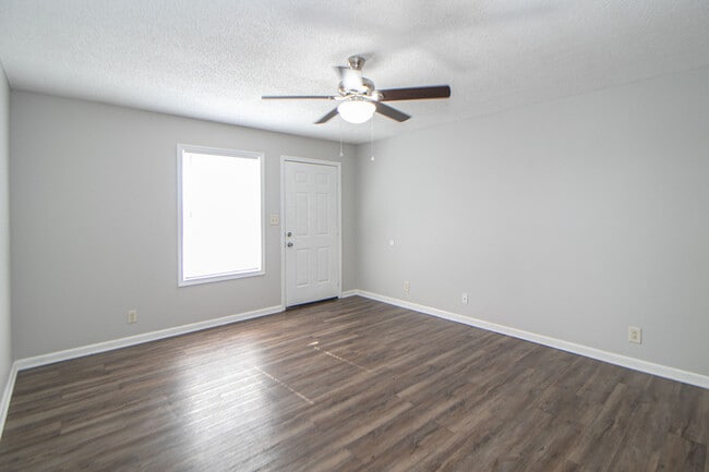 Photo - 145 Darlene Dr Unit H