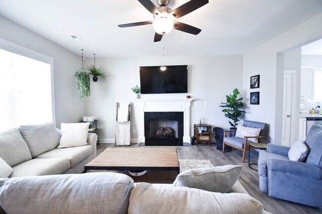 Photo - 4 Bedroom 3.5 Bath, No Pets