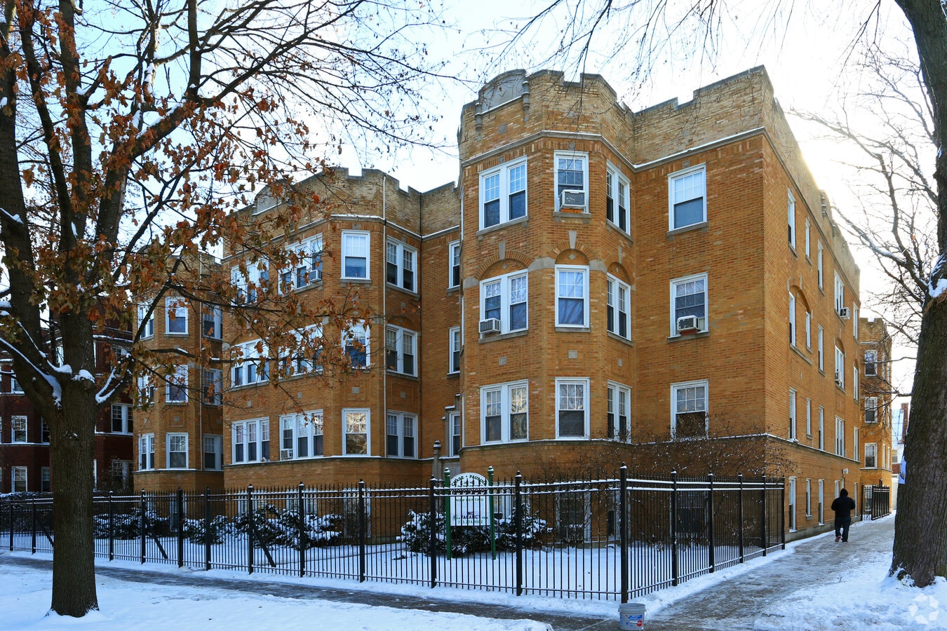 Chase-Paulina Apartments - Chase-Paulina Apartments