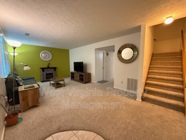 Photo - 406 Spruce Ln