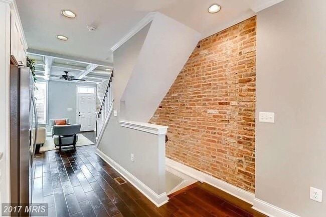 Photo - 616 Hyson St