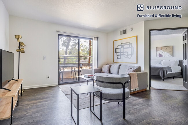 Building Photo - 10983 Bluffside Dr Rental