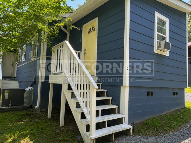Photo - 409 N Maple St Unidad C