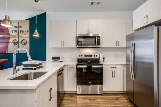 Photo - 2425 E Riverside Dr Unidad ID1240264P