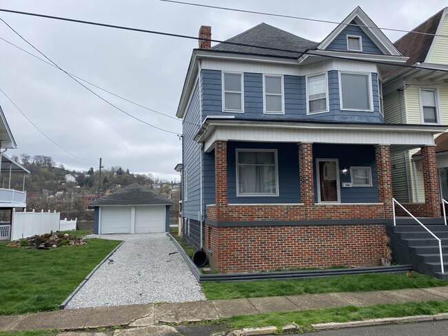 Photo - 608 N Front St