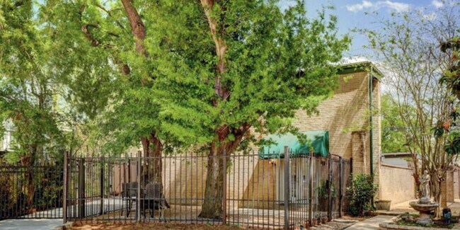 Riverview Way - Riverview Way House