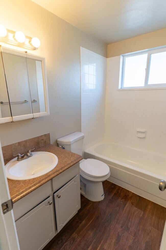 Photo - Lorinda Apartments