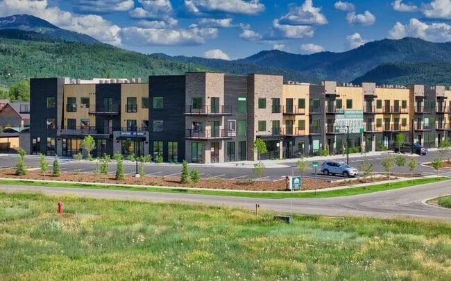 Photo - 375 Larkspur Ave