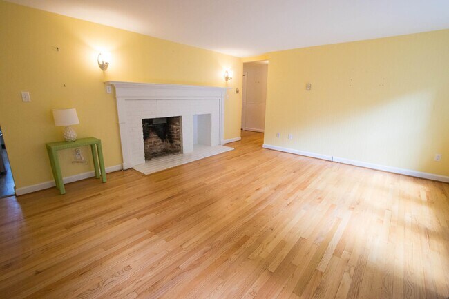 Photo - 34 Applegate Ln