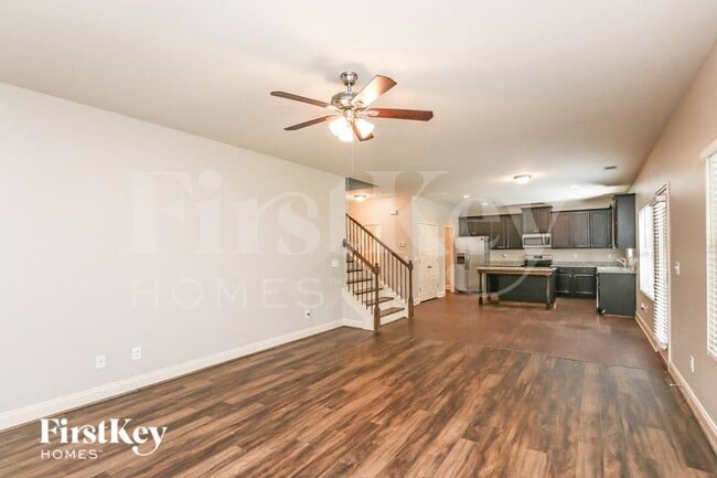 Photo - 835 Sassafras Ln