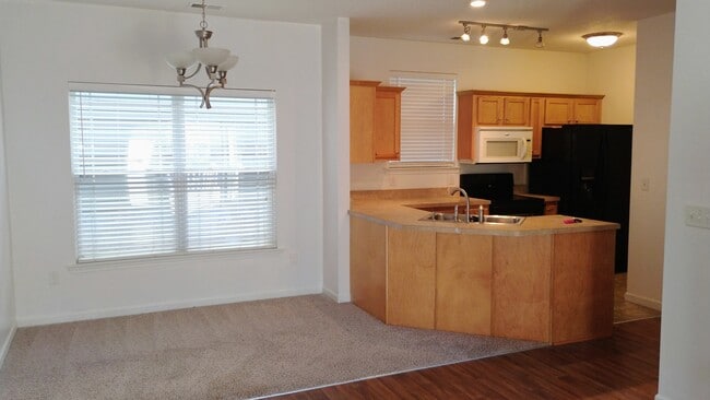 Dining room/kitchen - 15 Mill Creek Loop Unit A