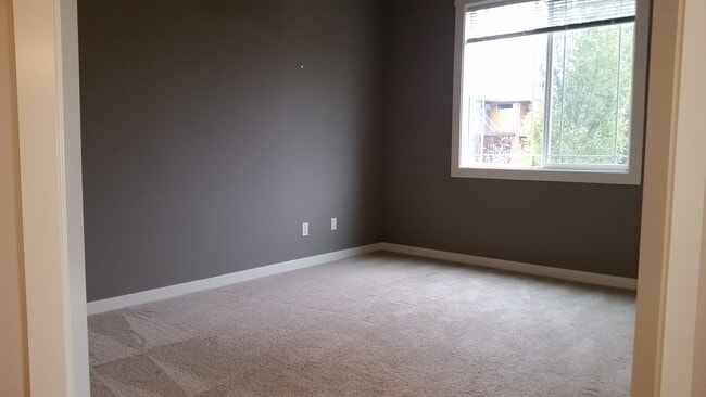 Photo - Amazing 4 beds, 2 dens, 2.75 baths in Kirkland.  Minutes to Microsoft/Costco