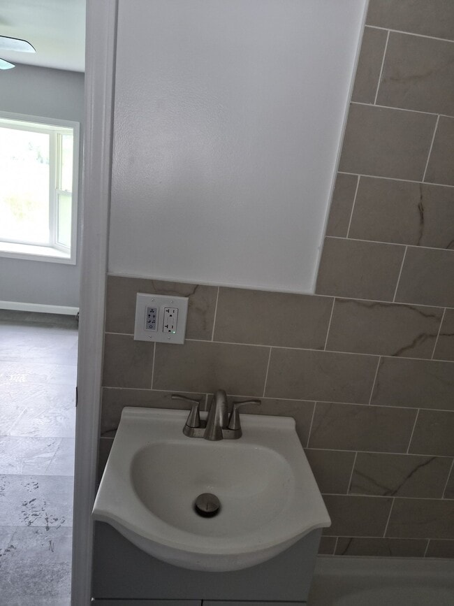 Photo - 3294 Charles St