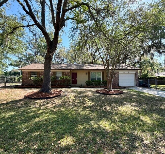 Building Photo - Mandarin Beautiful Corner Property!