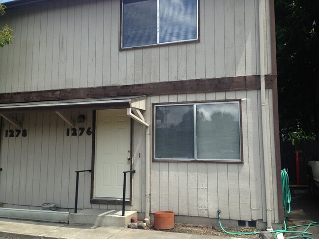 Building Photo - Quincy St Triplex Unit 1276