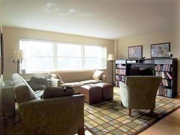 Photo - 1600 Beacon St Unidad 502