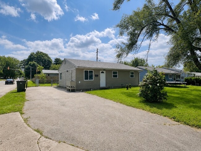 Photo - 2541 St Peter St